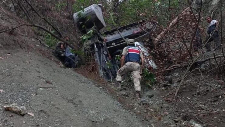 Hatay’da feci kaza: Yol açarken uçuruma yuvarlandı!