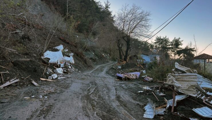 Hatay’da toprak kayması can aldı: Kepçe operatörü uçuruma yuvarlandı