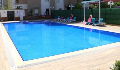 Havuza girdi, duyma kabiliyetini kaybetti!