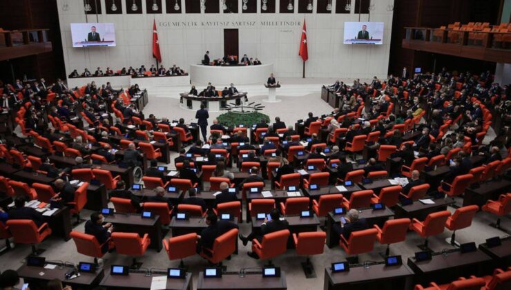 Herkes konuşur AKP yapar! Meclis'te 1 haftalık kafa tatili