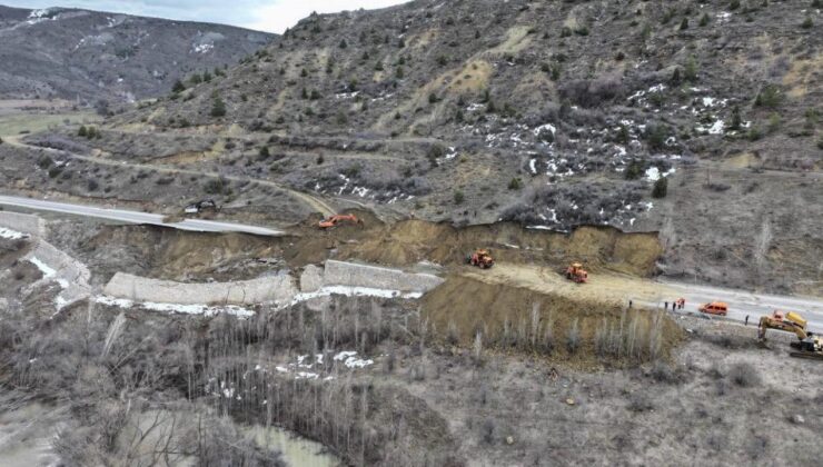 İki il arasındaki kara yolu ulaşıma kapanmıştı: Bölgede çalışmalar sürüyor!