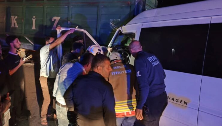 İşçi servisi kaza yaptı: 3'ü ağır 14 yaralı