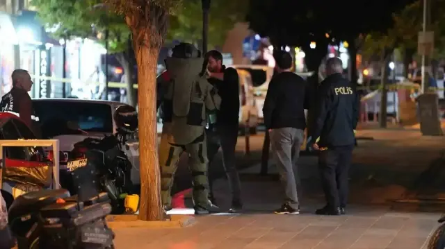 İşlek caddedeki şüpheli paket paniğe yol açtı: Polis meraklı vatandaşlarla adeta imtihan verdi