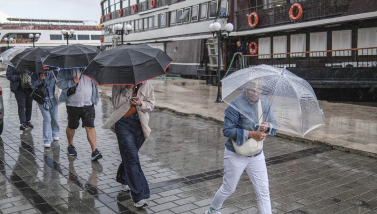 İstanbul hafta sonuna yağmurla başladı