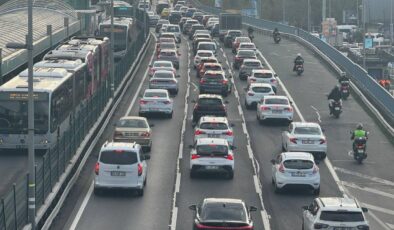 İstanbul’da deprem sonrası trafik kilitlendi! Yoğunluk yüzde 70’i aştı