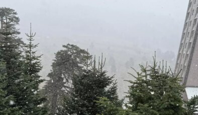 İstanbul’un yanı başına kar yağdı