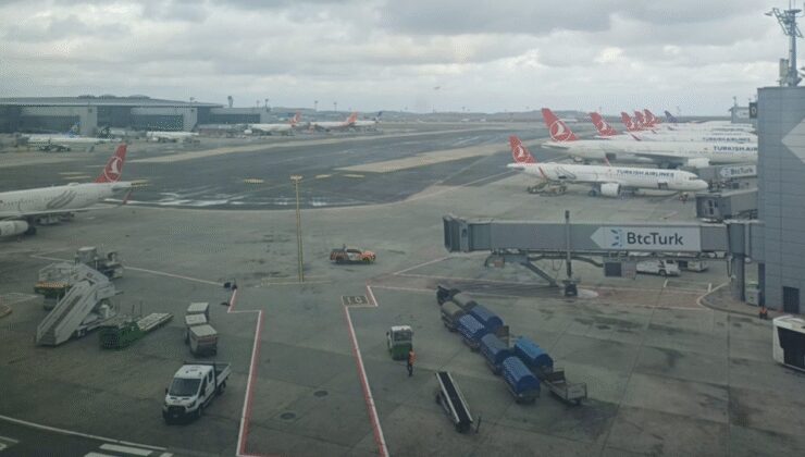 İstanbul'da fırtına uçaklara havada tur attırdı