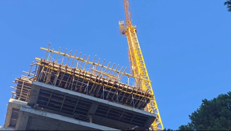 İstanbul'da inşaattan düşen işçi hayatını kaybetti