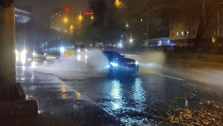 İstanbul'da sağanak yağış etkili oldu