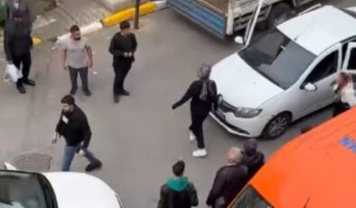 İstanbul'un göbeğinde otomobilden indirdiği kadını darbetti