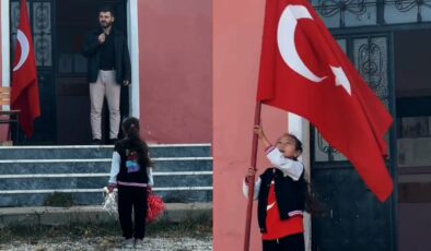 İşte 'Cumhuriyet' bu: 1 öğretmenli, 1 öğrencili 29 Ekim töreni