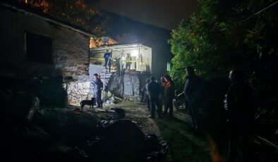 İzmir’de aile faciası: Oğlunu öldürdü, eşini ağır yaraladı