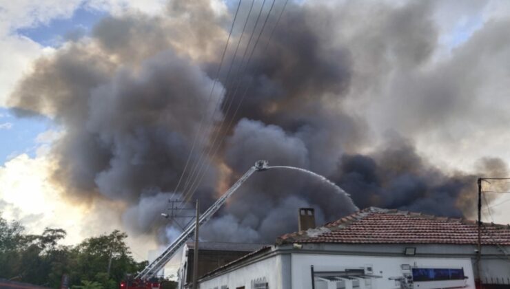 İzmir'de depo yangını! Müdahale sürüyor
