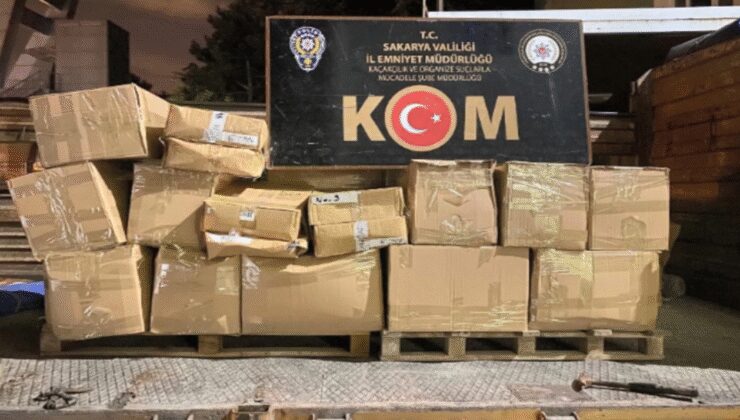 Kamyonetlerde 2 milyon liralık kaçak nargile tütünü yakalandı