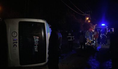 Kastamonu’da tur midibüsü devrildi: 25 yaralı