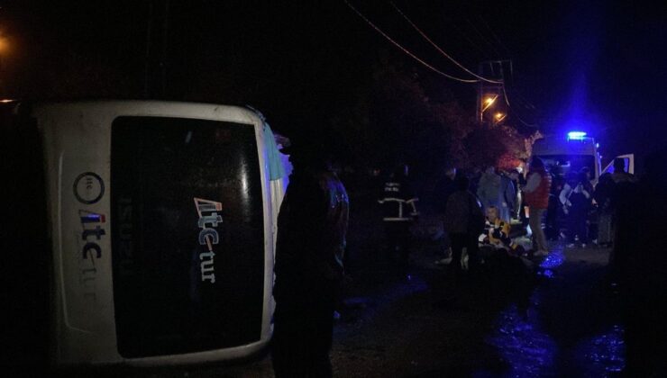 Kastamonu’da tur midibüsü devrildi: 25 yaralı