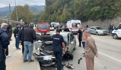 Kastamonu’da iki otomobil çarpıştı: 4 yaralı