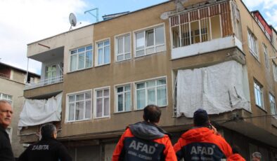 Kayseri’de hareketli anlar: Yıkılma tehlikesi olan bina boşaltıldı!