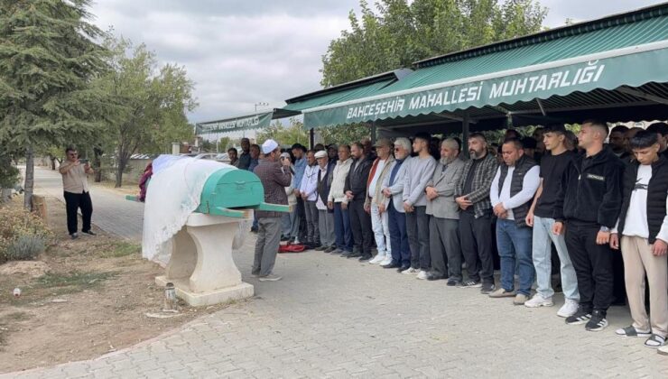 Kazada hayatını kaybeden genç kız gelinlikle uğurlandı