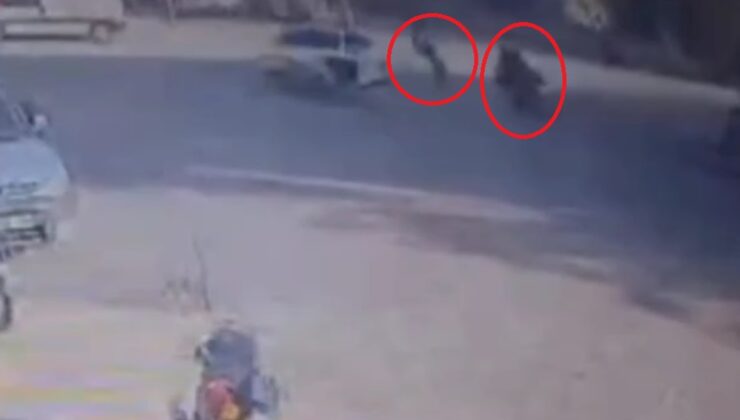 Kazada motosikletin savrulan sürücüsü yol kenarındaki çifte çarptı