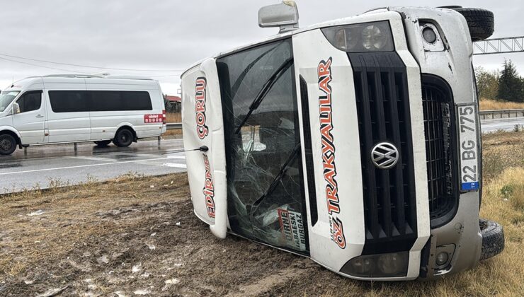 Kırklareli'nde yolcu minibüsü devrildi: 7 kişi yaralandı