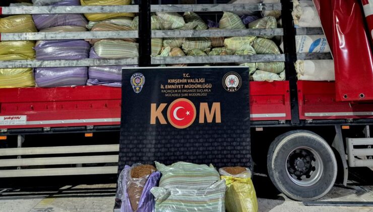 Kırşehir'de bir kamyonda 5 ton kaçak tütün ele geçirildi