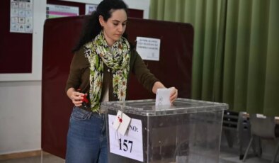 KKTC’de oy verme işlemi başladı! Bir aday saatler kala çekildi