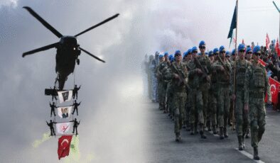 Komandolardan 29 Ekim'e özel 'üzüm salkımı' gösterisi