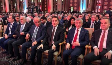 Külliye'deki 29 Ekim resepsiyonunda dikkat çeken kare