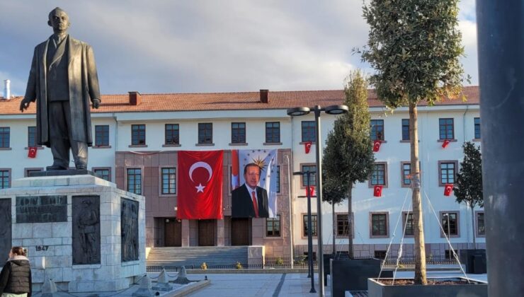 Malatya’da skandal olay… Cumhuriyetin 102. yılında Atatürk'e yer yok!