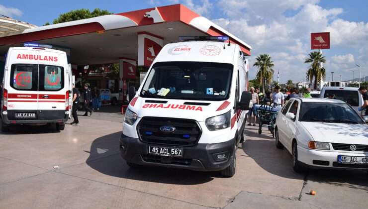 Manisa'da bir kişi eski eşi ve yanındaki kişiyi bıçakla yaraladı