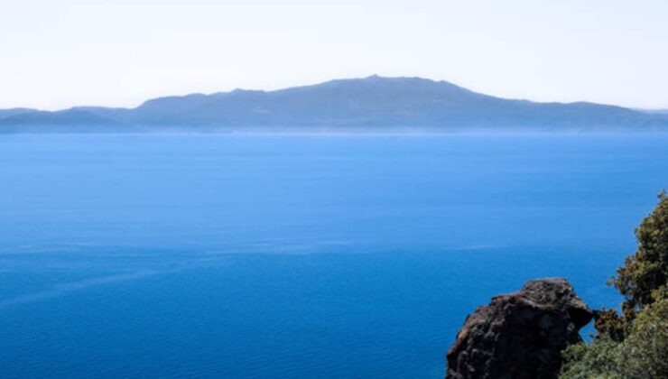 Midilli açıklarında göçmen teknesi battı