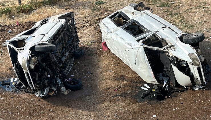 Minibüs, istinat duvarından düştü: 4 yaralı