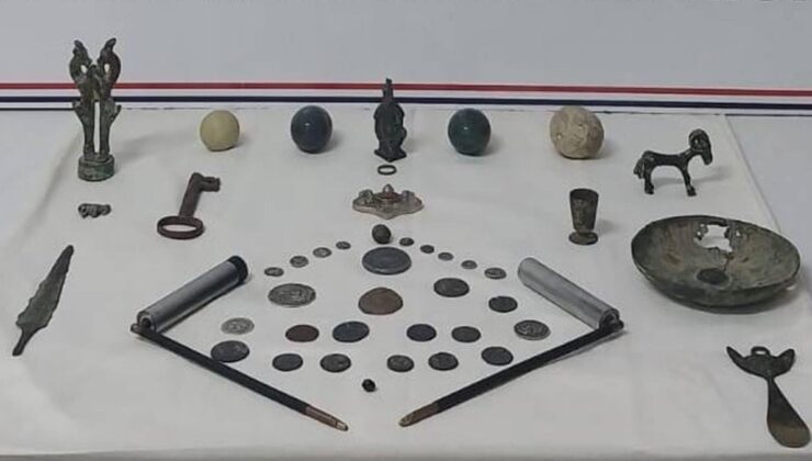 Muş'ta 25 sikke ve 18 obje ele geçirildi