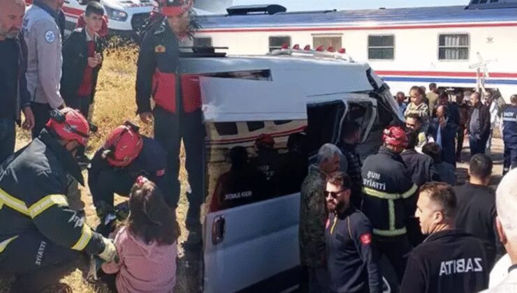 Muş'ta facia: Tren, okul servisine çarptı!