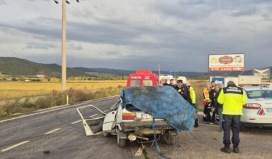 Öğrenci servisi ile otomobil çarpıştı: 2 ölü, 7 öğrenci yaralı