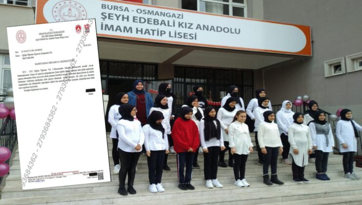 Okul müdürü erkek öğrencilerin binaya girmesini yasakladı