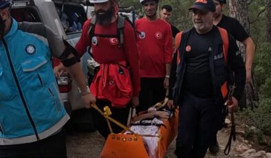 Ormanda ayağı kırılan turisti AFAD kurtardı