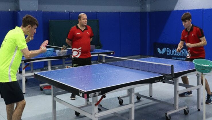 Otizmli ikiz kardeşler masa tenisinde yeni madalyalar hedefiyle raket sallıyor