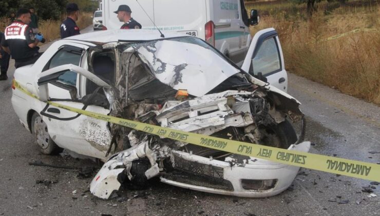 Otomobille kamyonet kafa kafaya çarpıştı: 1 ölü 2 yaralı