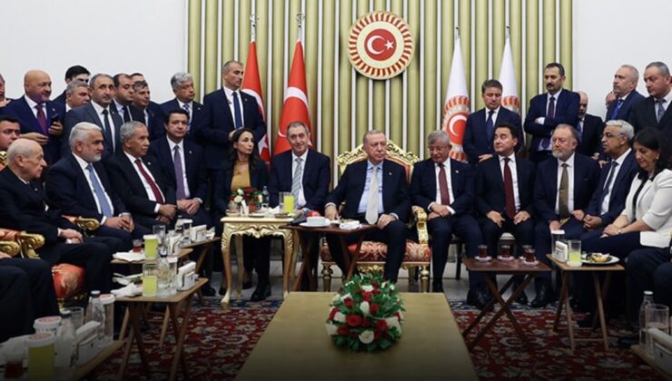 Özgür Özel: 'O fotoğrafları Erdoğan çektirip servis ettirdi'