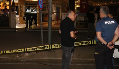 Pastaneye el bombası atıldı