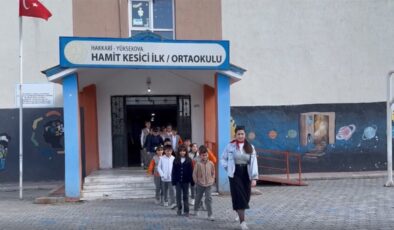 Rabia öğretmenin Konya’dan Hakkari’ye uzanan Cumhuriyet sevgisi