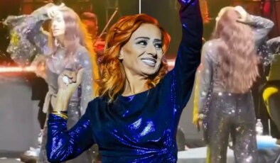 Sahnede kendinden geçen Yıldız Tilbe peruğunu çıkarıp halay çekti