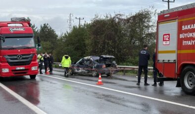 Sakarya’da otomobil otobüsle çarpıştı: 1 ölü, 2 yaralı