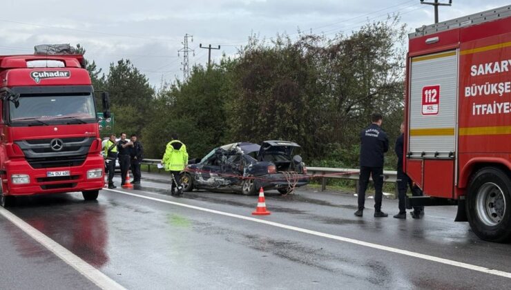 Sakarya’da otomobil otobüsle çarpıştı: 1 ölü, 2 yaralı