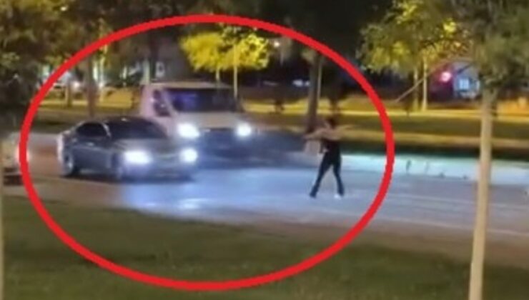 Sarhoş kadın trafiği birbirine kattı! Tekmeler havada uçtu