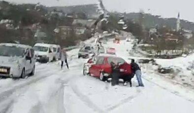 Seydikemer’de dolu yağdı: Sokaklar Beyaza Büründü