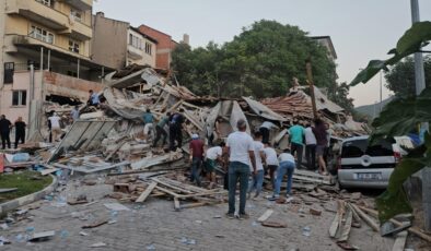 Sındırgı'da 127 bağımsız bölüm ağır hasarlı