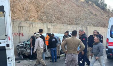 Şırnak’ta yolcu minibüsü ile hafif ticari araç çarpıştı! 2’si ağır çok sayıda yaralı var